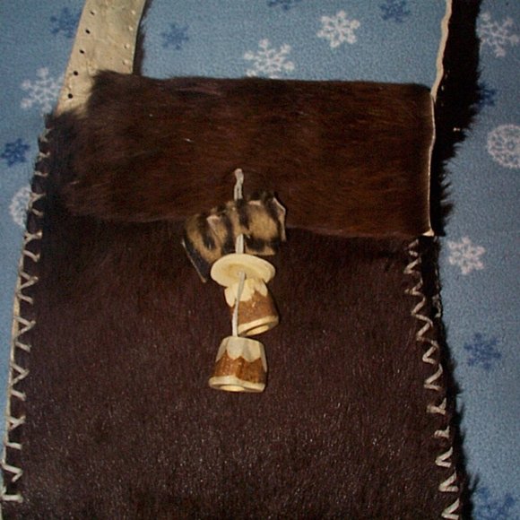 Handmade leather crossbody purse with fur - Picture 2 of 8